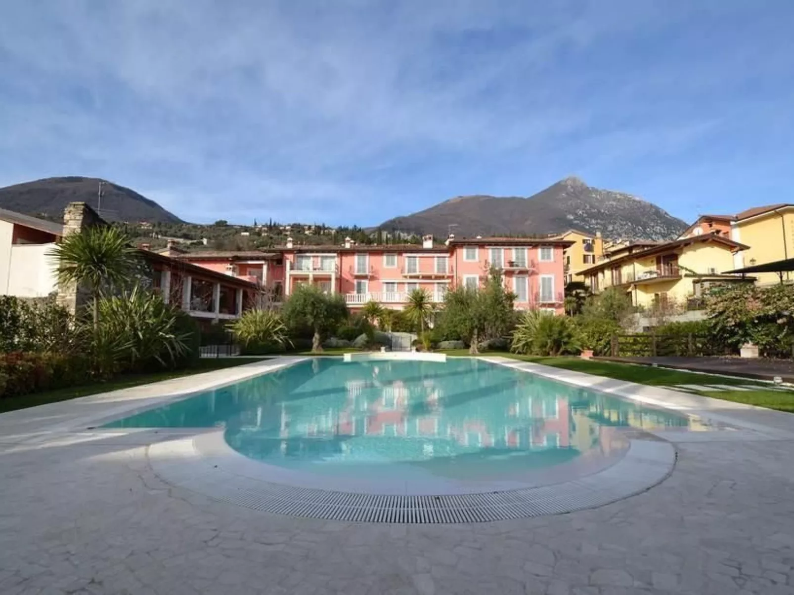 Stilvolle Wohnung in Toscolano Maderno-Image-tags.info