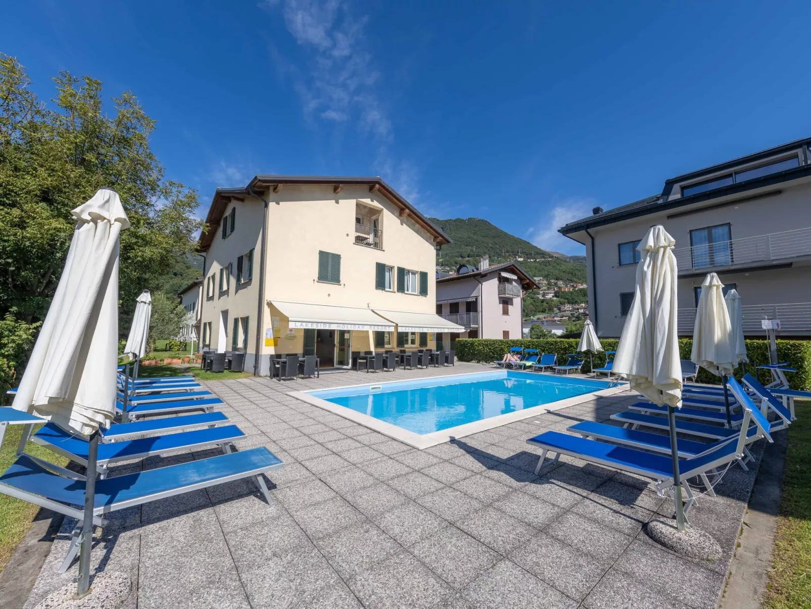 Zwei-Zimmer-Wohnung mit Parkplatz in der Nähe des Strandes-Dehors