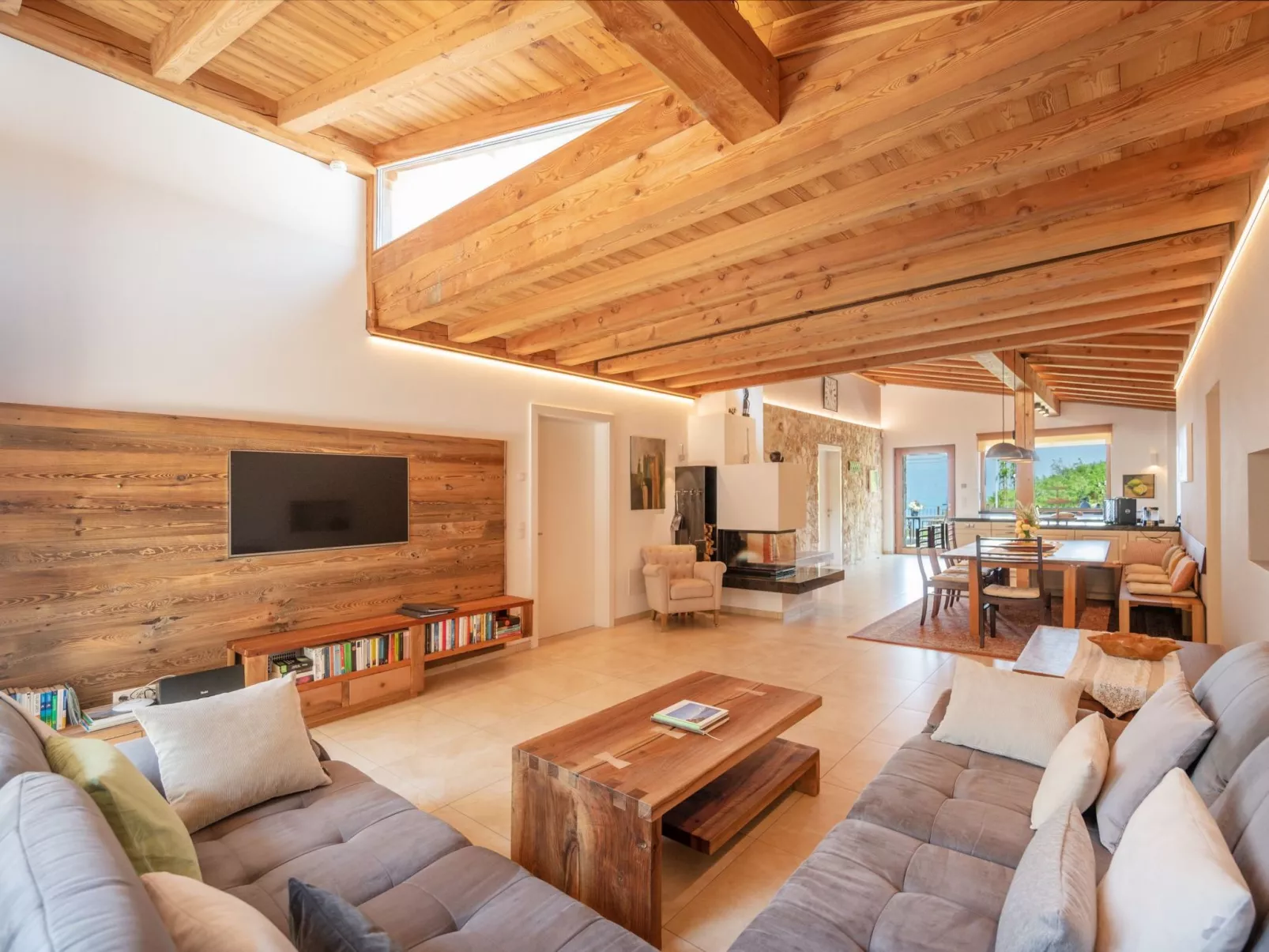 Villa mit schönem Seepanorama und Naturteich-Inside