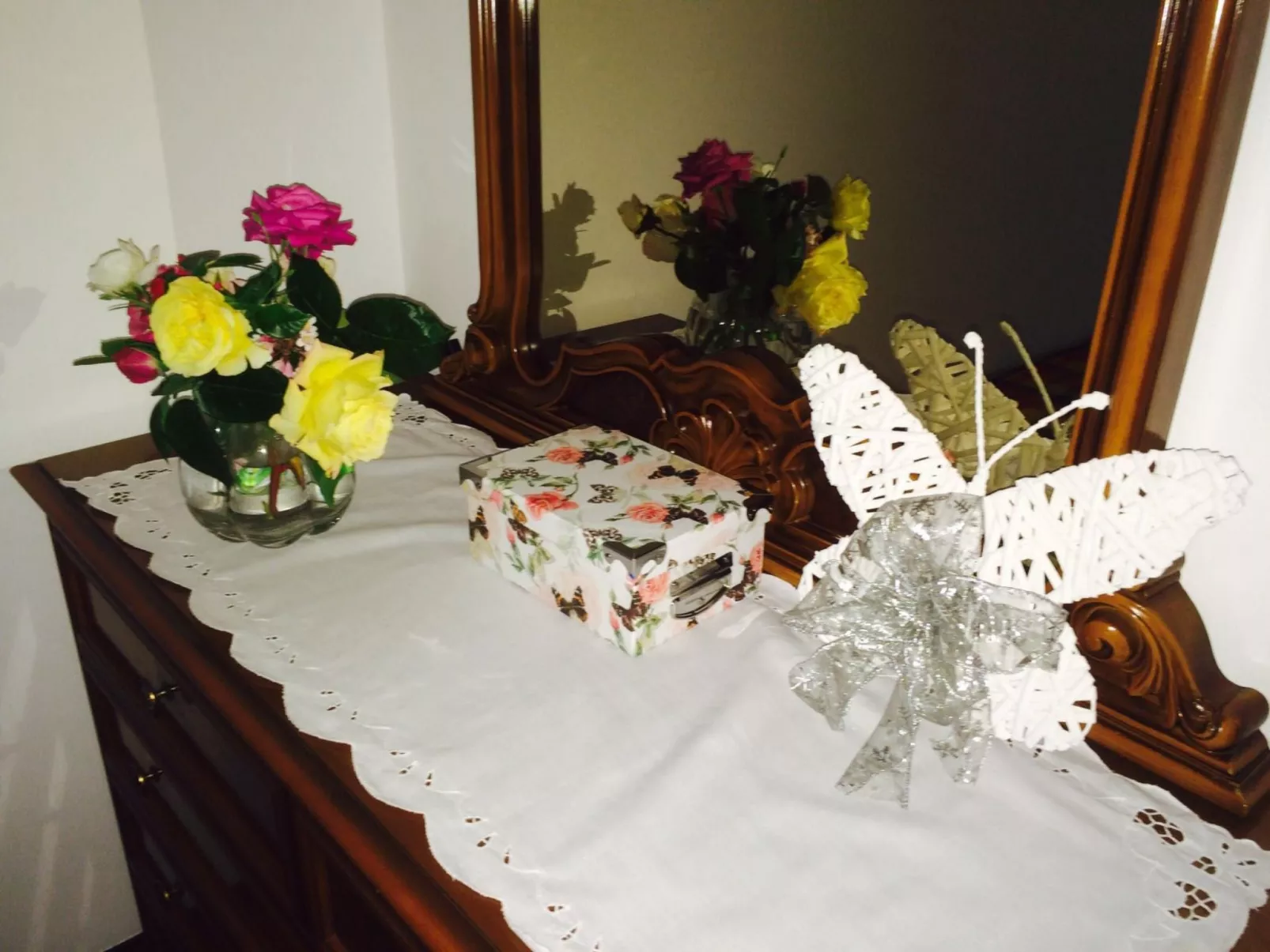 Auf einem ummauerten Grundstück-Dedans