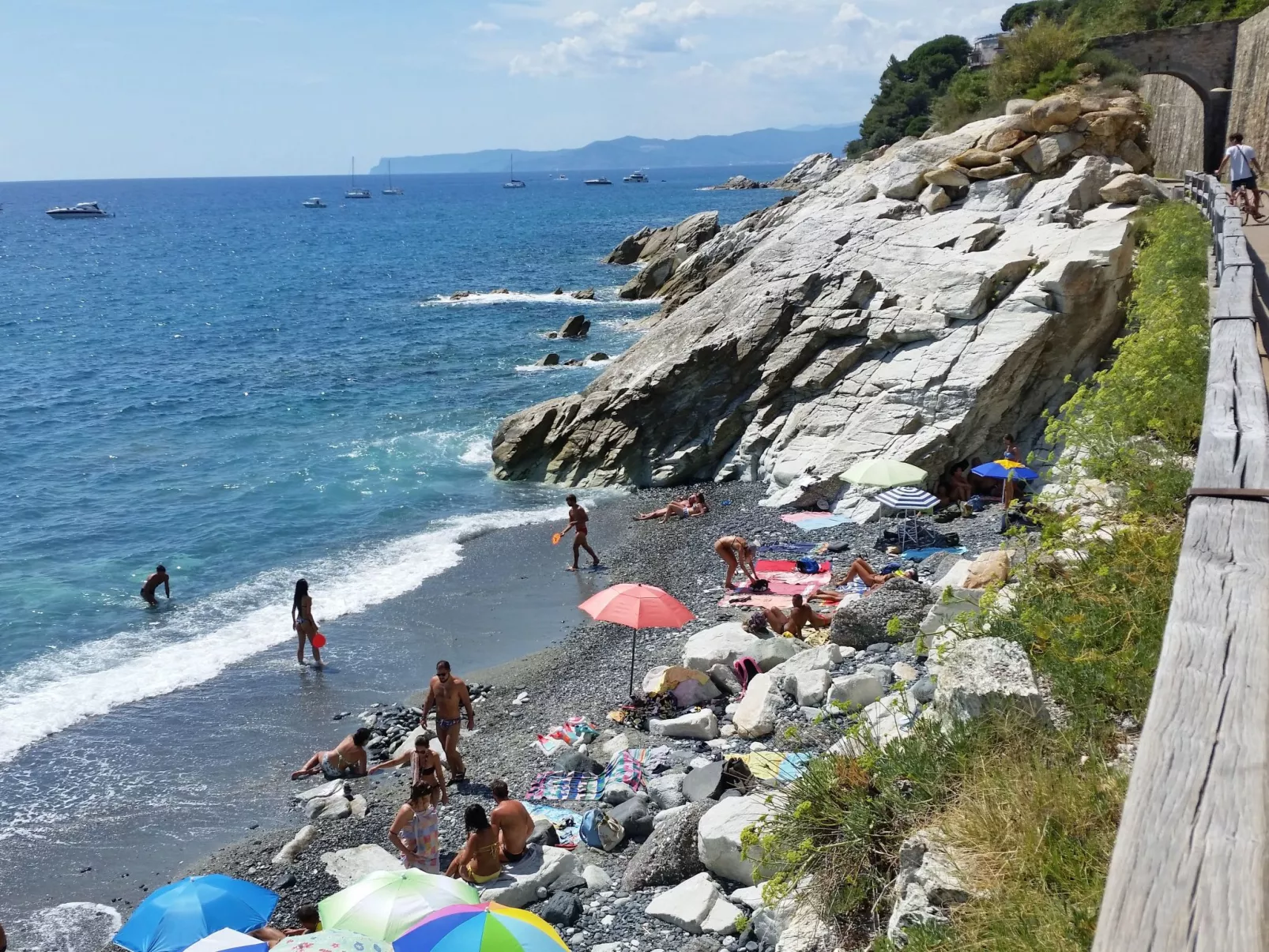 In Varazze mit Garten und Parkplatz-Dehors