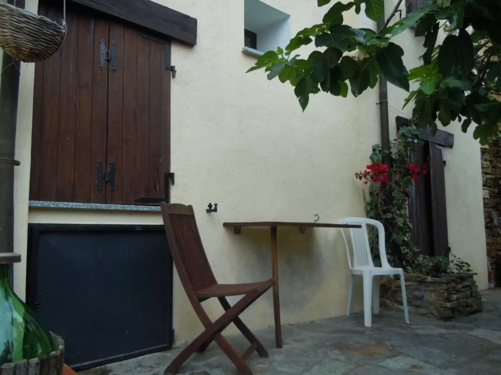 Schönes Ferienhaus mit Garten und Whirlpool-Draußen