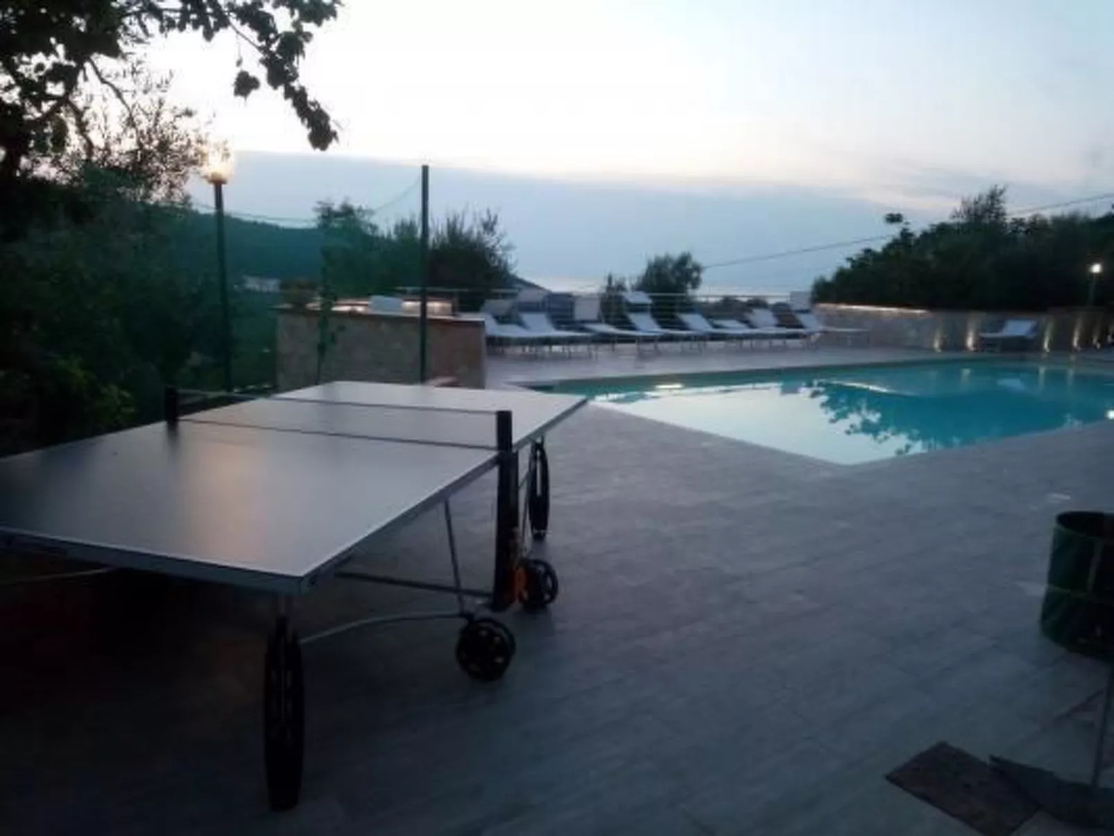 Zwei-Zimmer-Penthouse-Wohnung mit Terrasse mit Meerblick-Image-tags.info