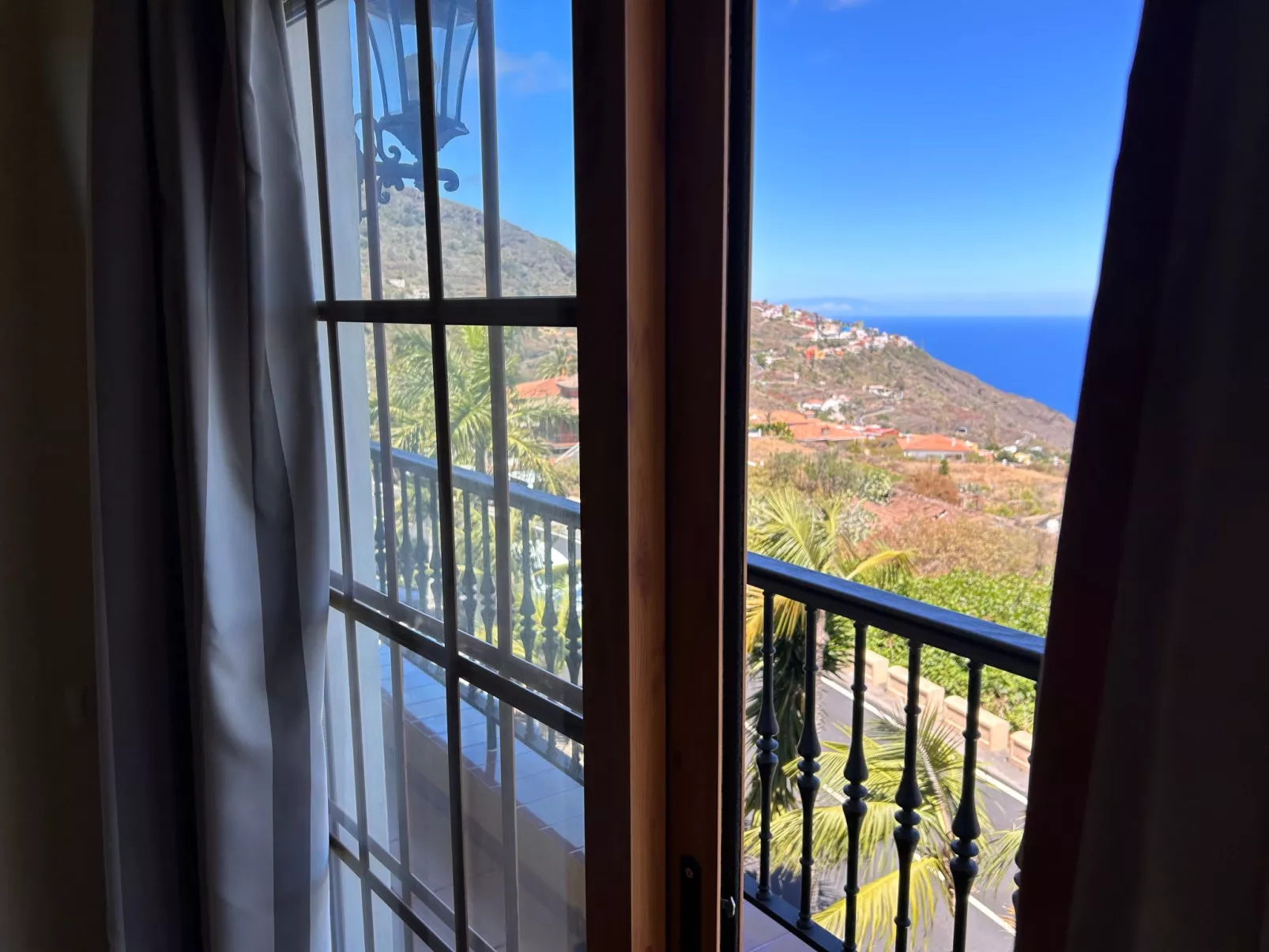 Apartment mit Balkon und Meerblick-Draußen