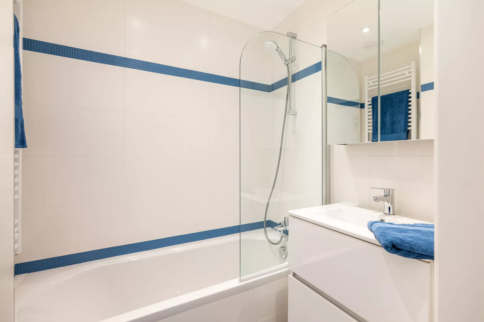 Vitalo 201-Bathroom