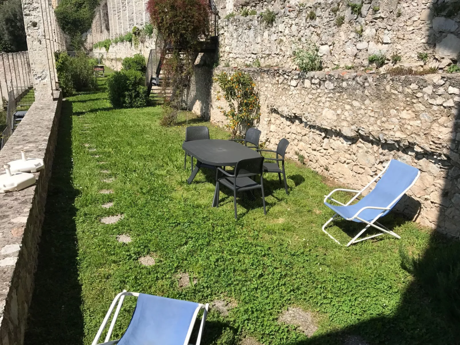 Kumquat Studio mit Garten- und Seeblick-Dehors