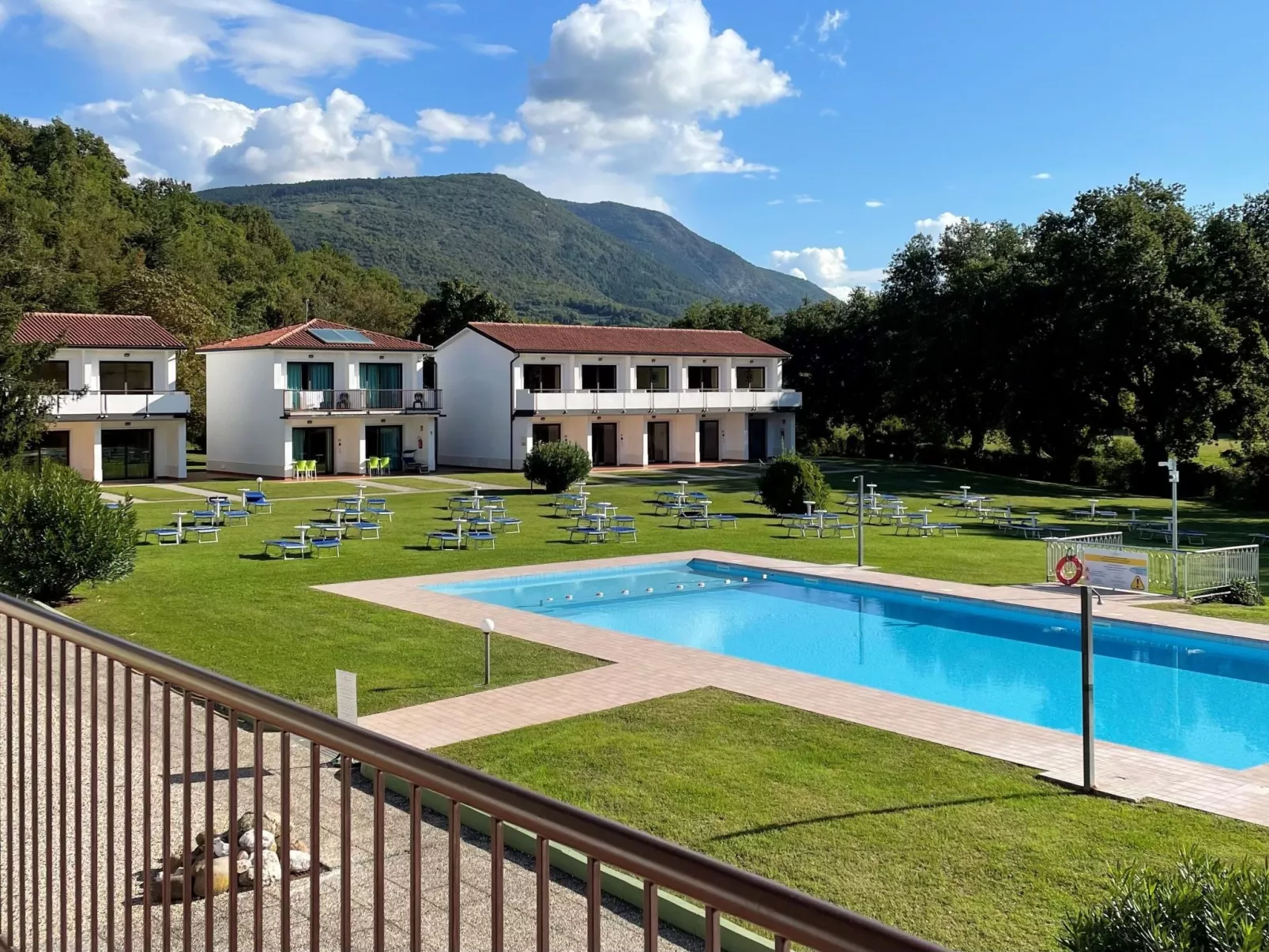 Wohnung in Costermano mit privatem Parkplatz-Dehors