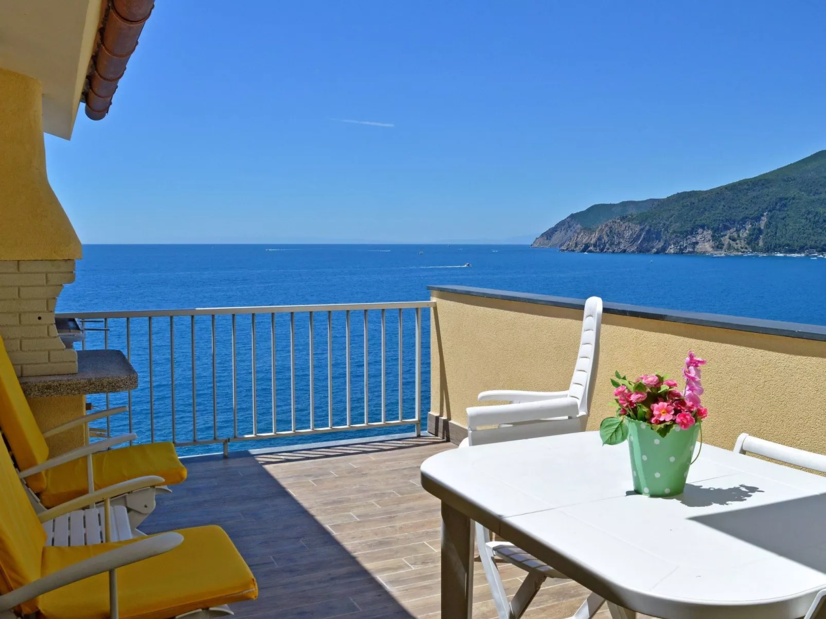 Charmantes Appartement in Moneglia mit Großer Terrasse-Dehors