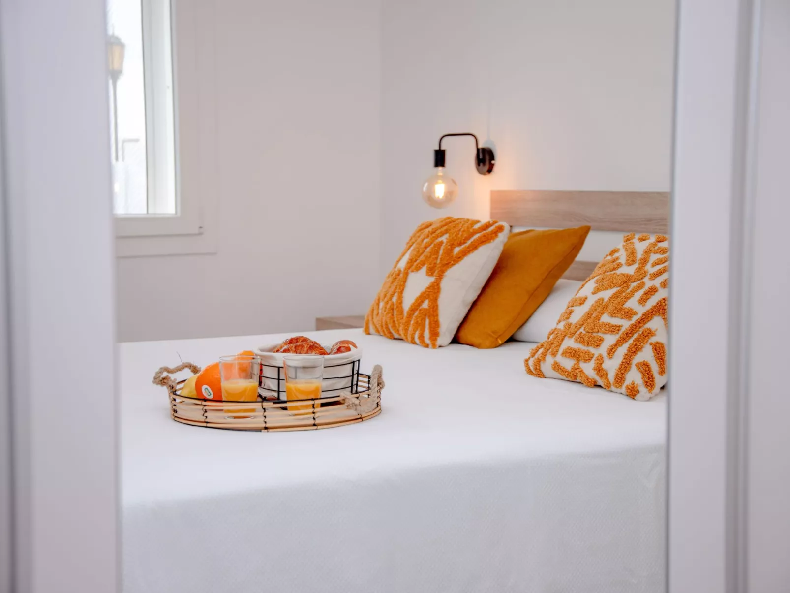 Modernes und helles Ferienhaus direkt am Meer, mit zwei großen Terrassen, Garte-Drinnen