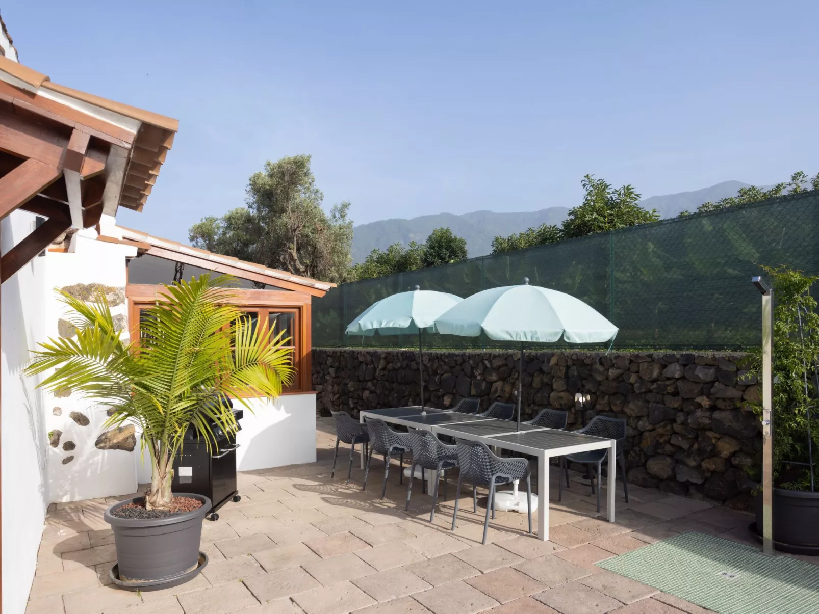 Cruz de los Martillos-Outside