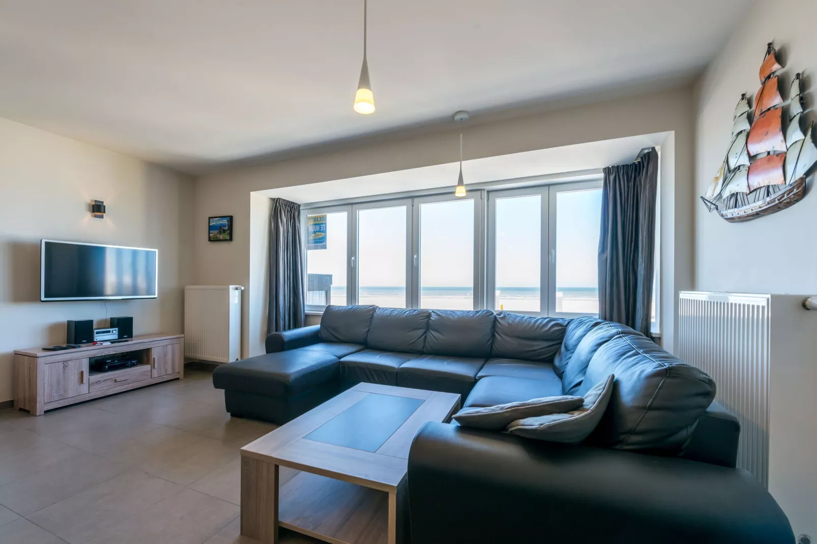 Neptune GV02-Living room