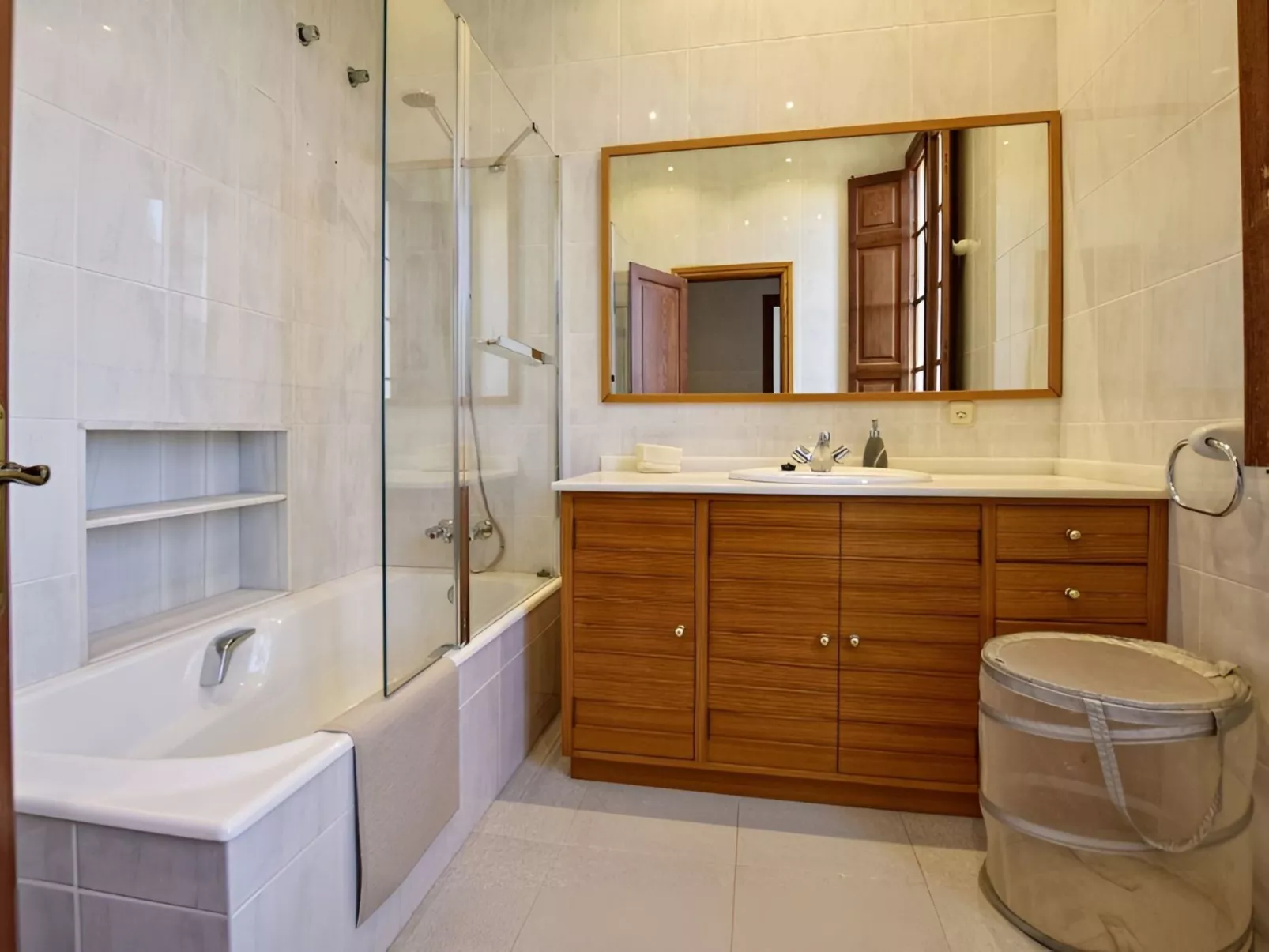 Großes Landhaus mit Schwimmbad in Meeresnähe-Image-tags.info