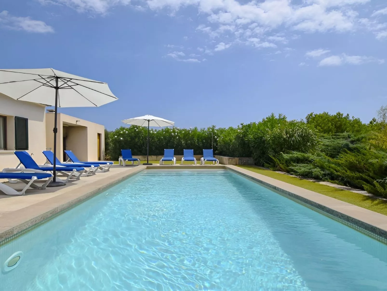 Modernes Haus in Meeresnähe-Draußen