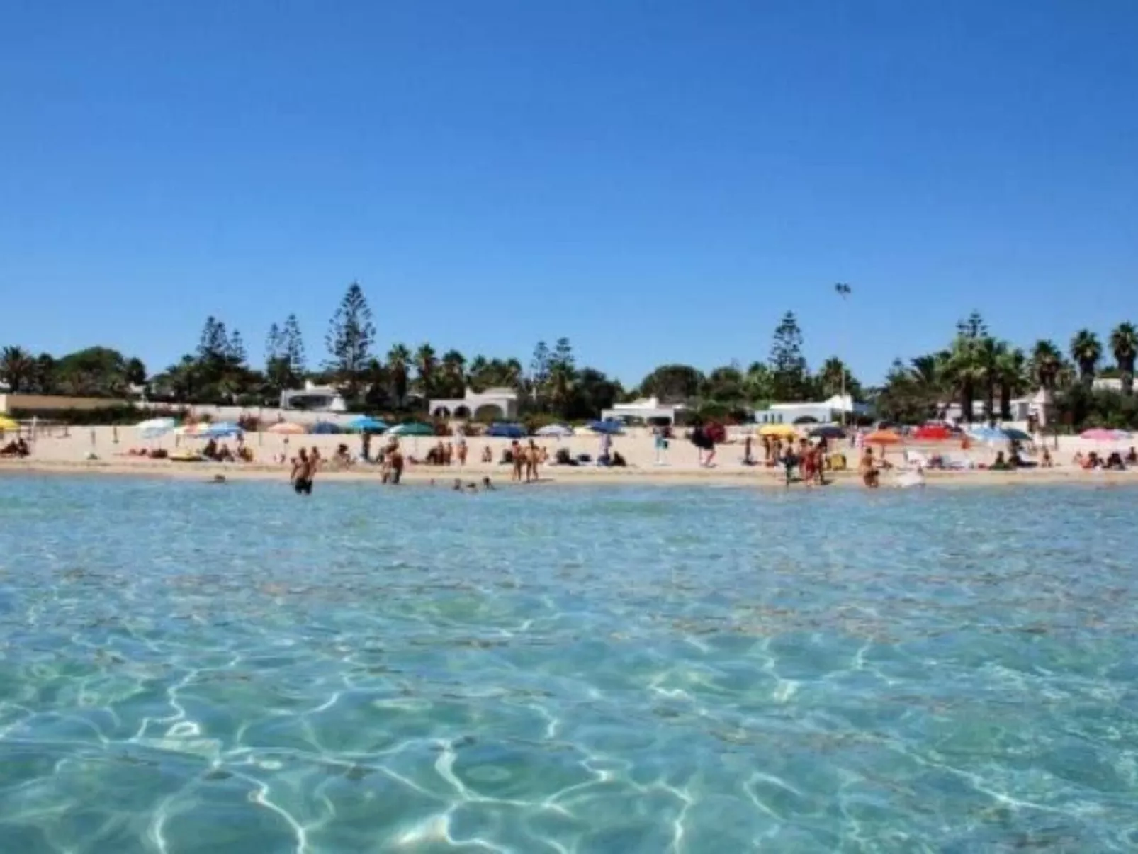 Ebenerdig auch für Rollstuhlfahrer geeignet mit Terrasse und Parkplatz-Image-tags.info