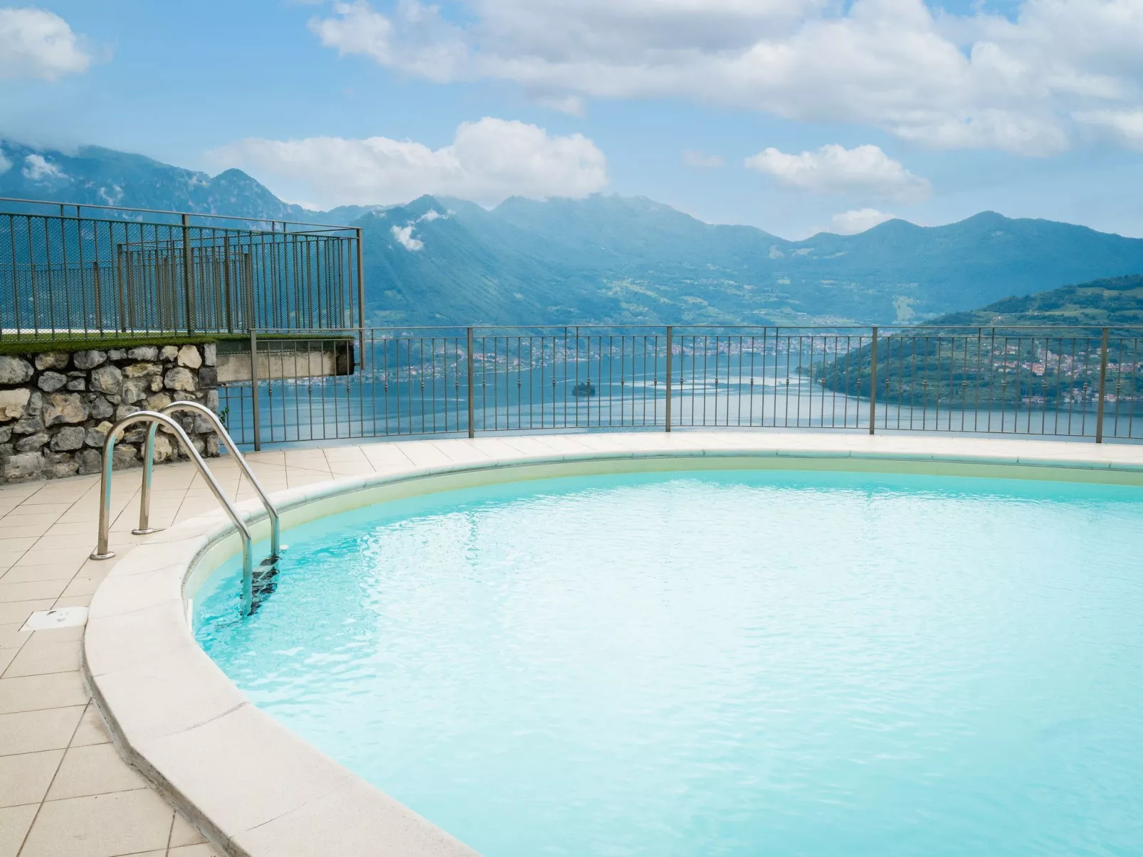 Serafino - Terrasse und Pool am Iseosee-Dehors