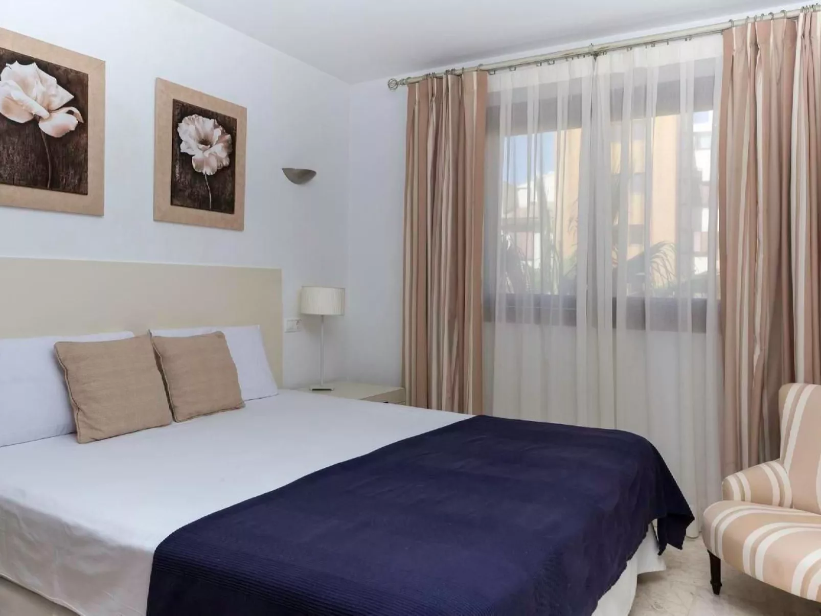 "Blue" mit Schwimmbad-Image-tags.info