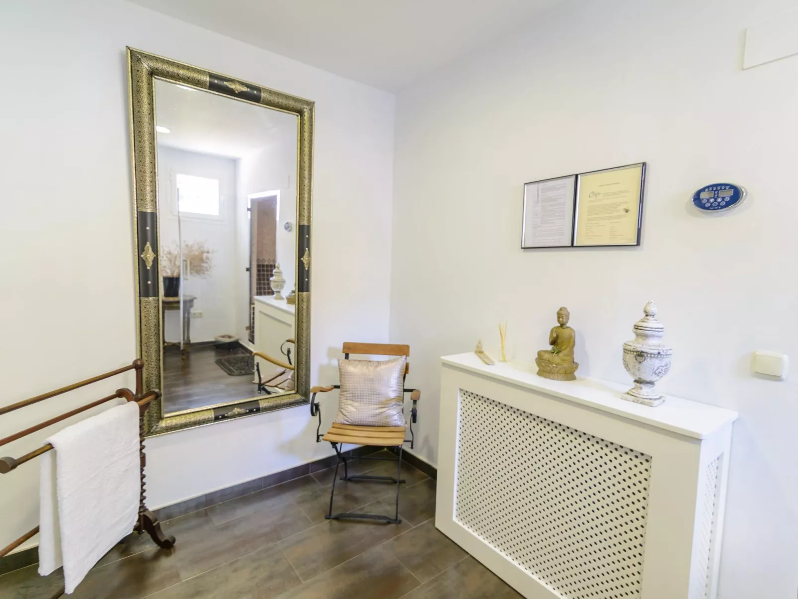 Spa-Spielzimmer mit Außen-Whirlpool und Schwimmbad-Inside