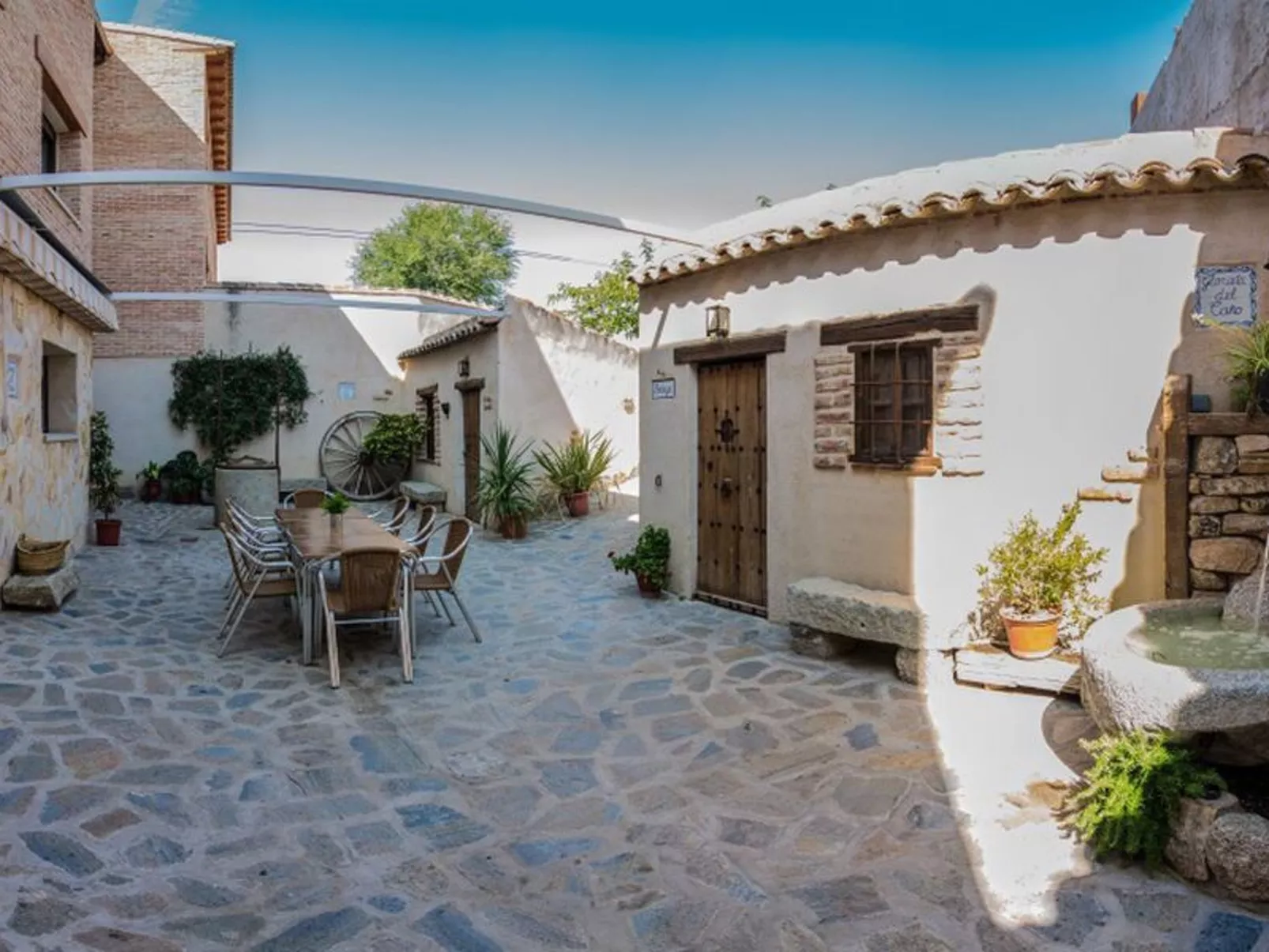 Callejón del Pozo II-Outside