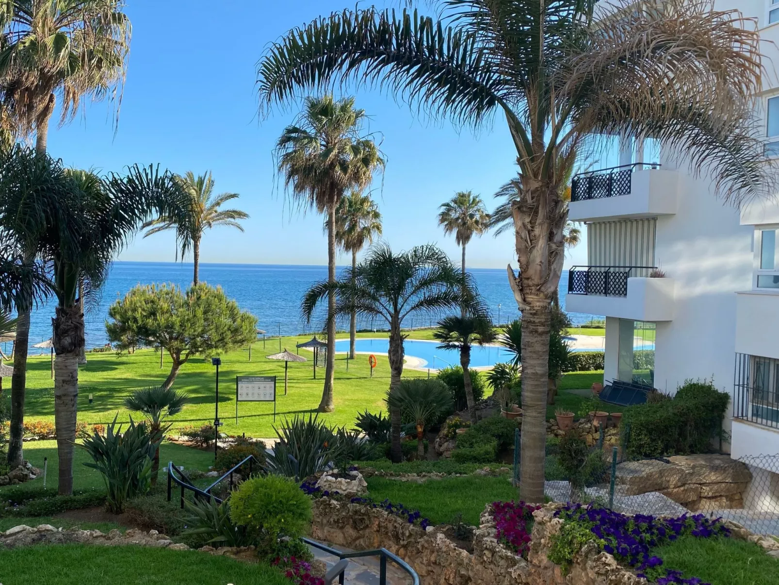 In Sitio De Calahonda mit Privatem Parkplatz und Meerblick-Outside