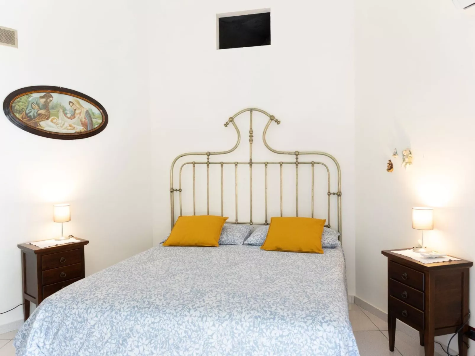 Für 10 Personen in Cefalù, Sizilien (Nordküste von Sizilien)-Image-tags.info