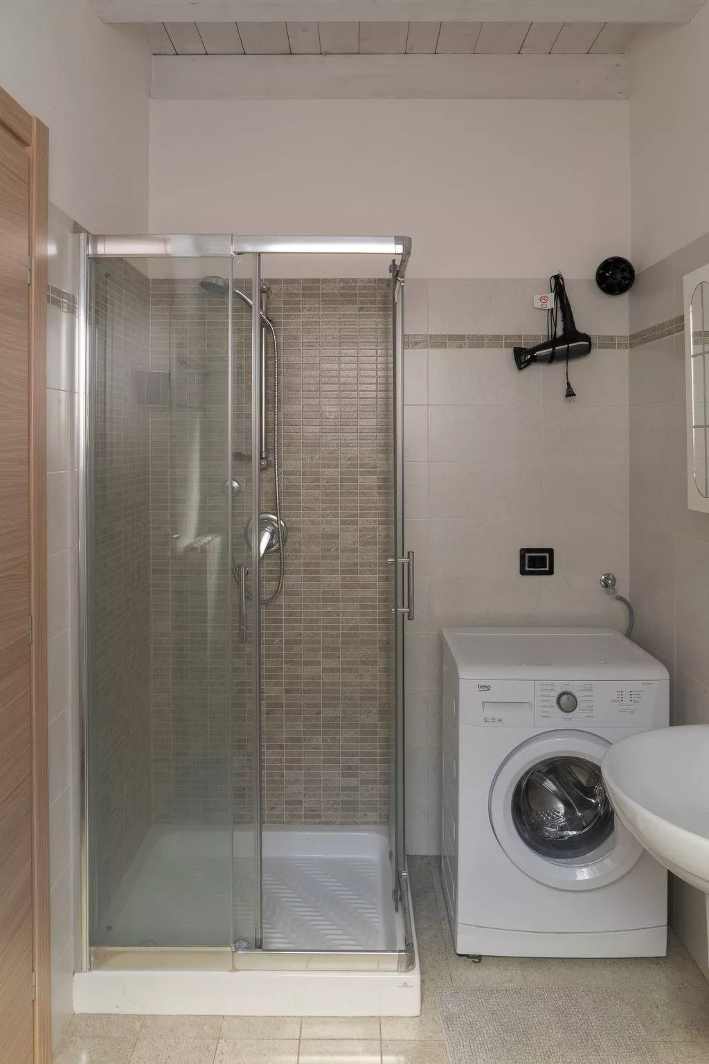 Cherubino 2", Dreizimmerwohnung mit Pool und Terrasse-Inside