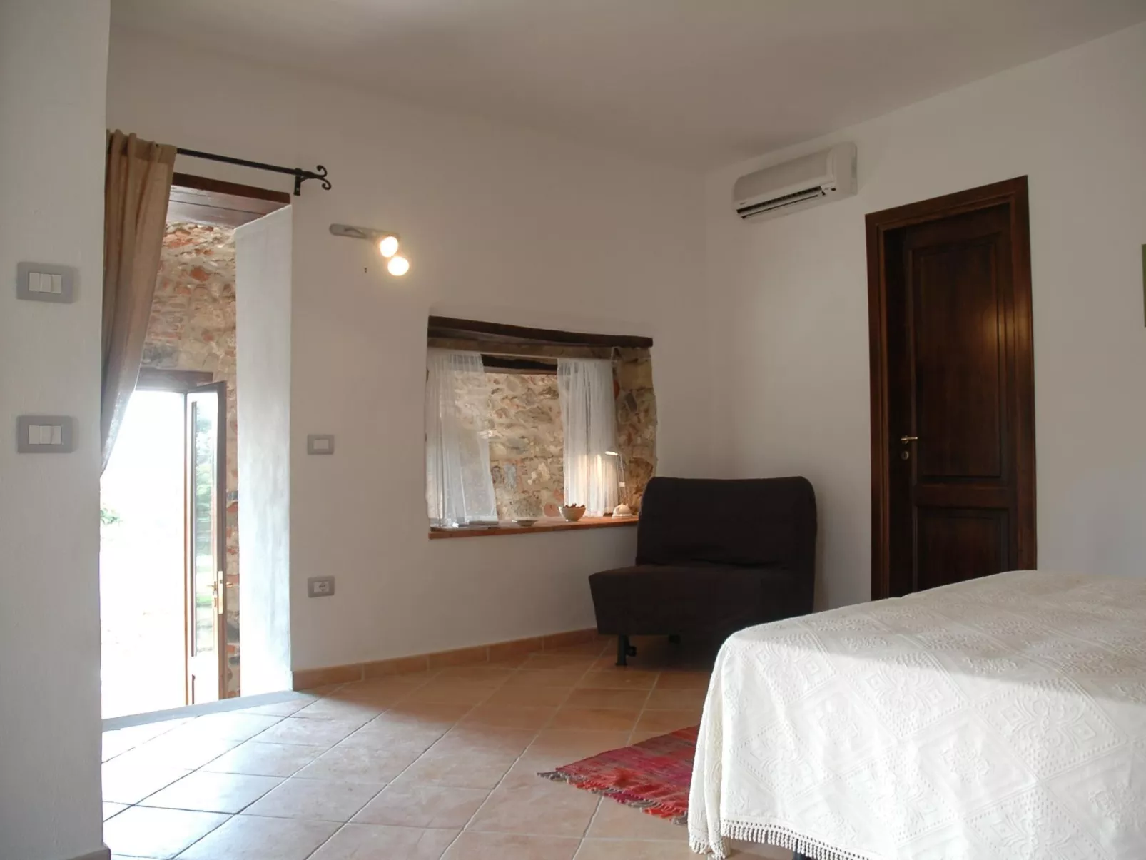 Il Pozzo - Zwei-Zimmer-Wohnung - 1 Schlafzimmer - 1 Badezimmer - Wohnküche - in-Drinnen