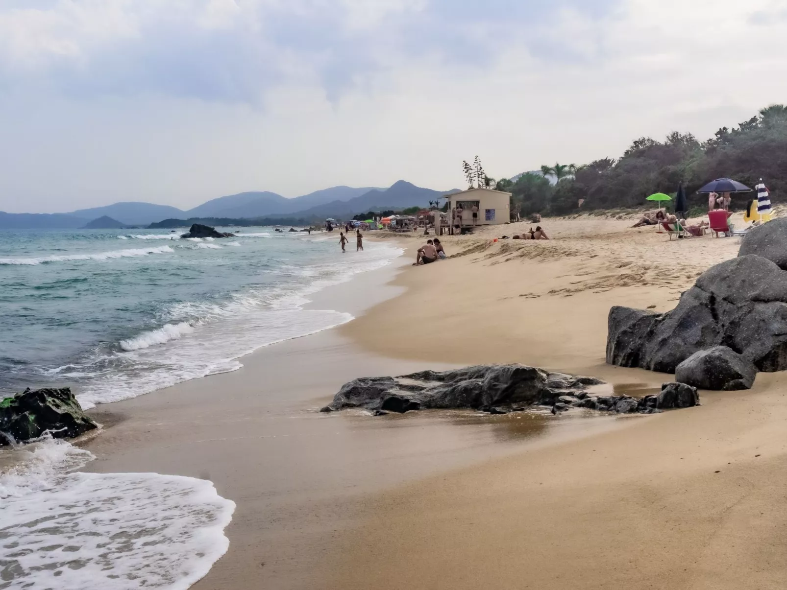 Modernes Ferienhaus in Gehweite zum Strand der Costa Rei-Outside
