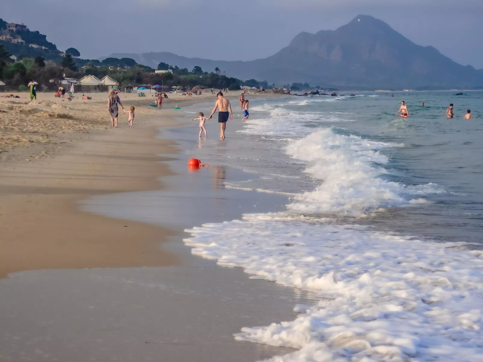 Gepflegtes Ferienhaus in Laufnähe zum Strand und mit gehobener Ausstattung-Outside