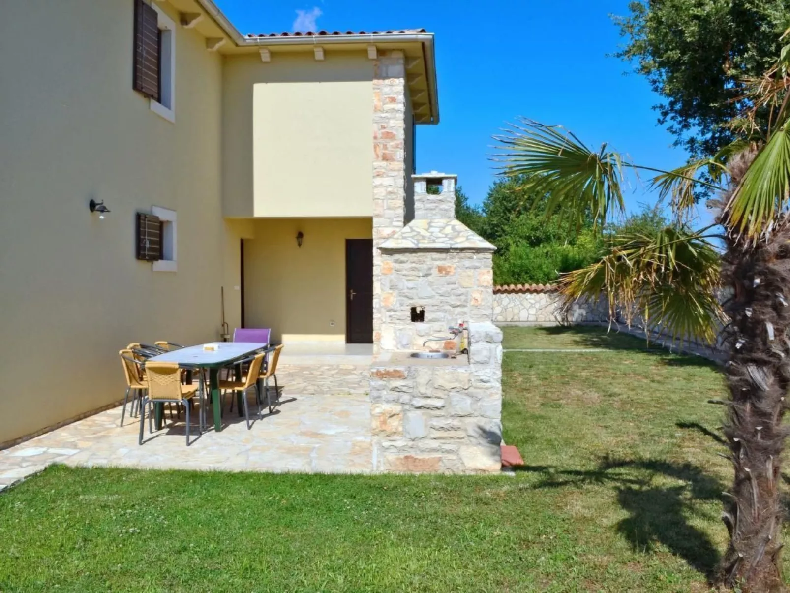 Gemütliches Ferienhaus in Medulin mit Großer Terrasse-Dehors