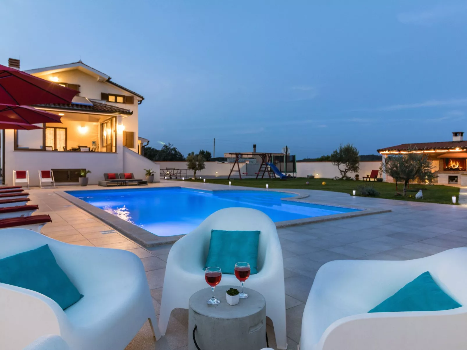 Nettes Ferienhaus in Pomer mit Privatem Pool-Dedans