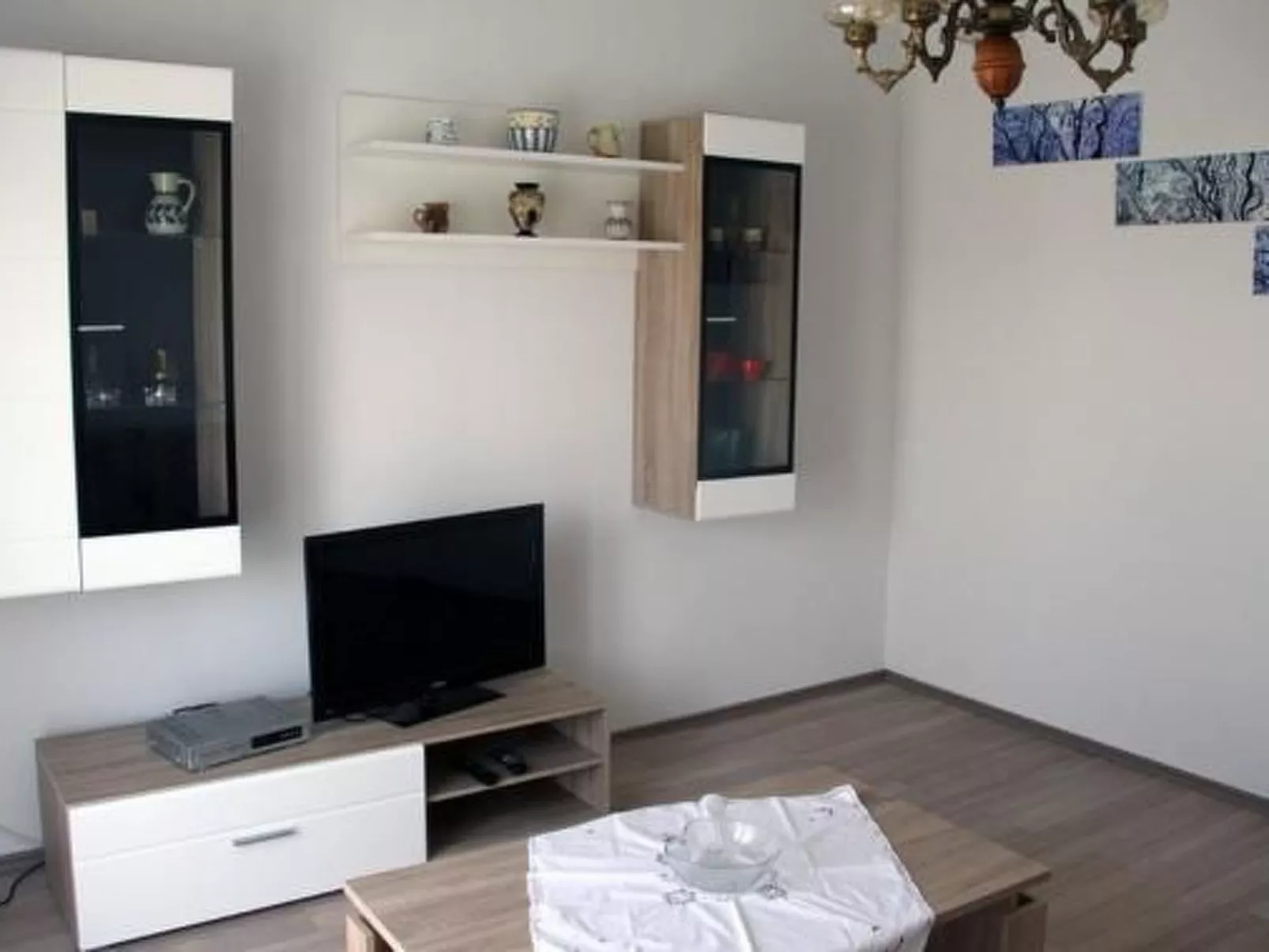 Wohnung im ersten Stock mit Blick aufs Wasser-Drinnen