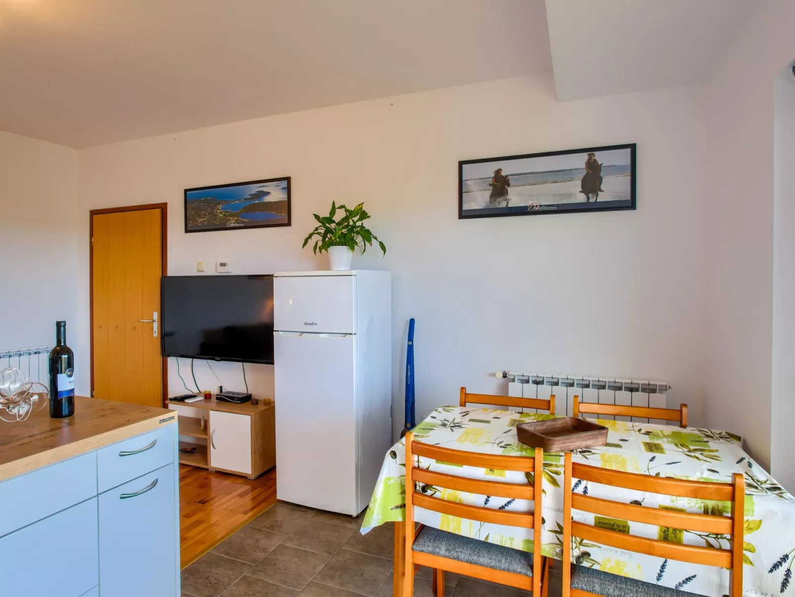 Schöne Wohnung in Medulin mit Möbliertem Balkon-Drinnen