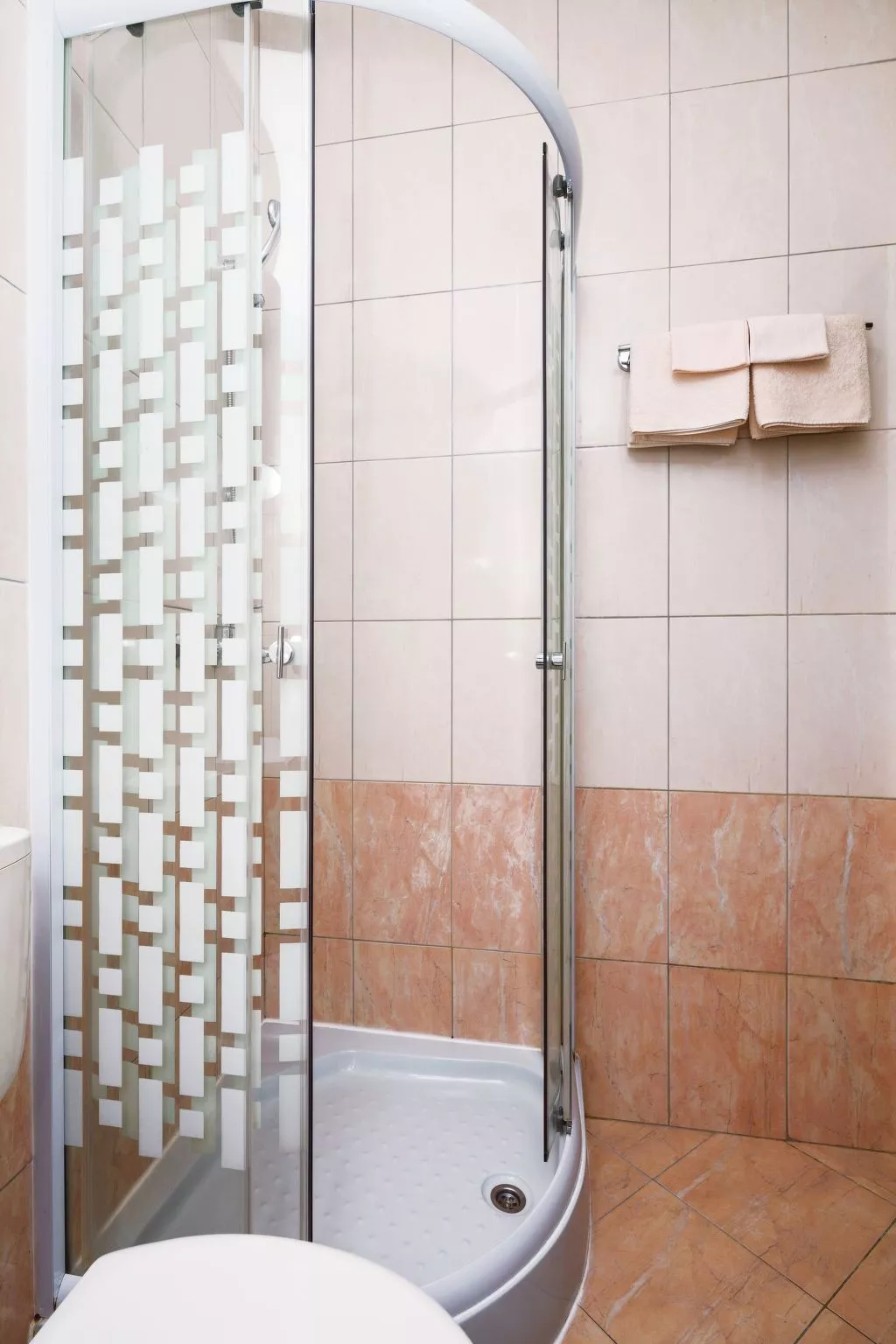 Mit Jacuzzi, Garten und Parkplatz-Drinnen