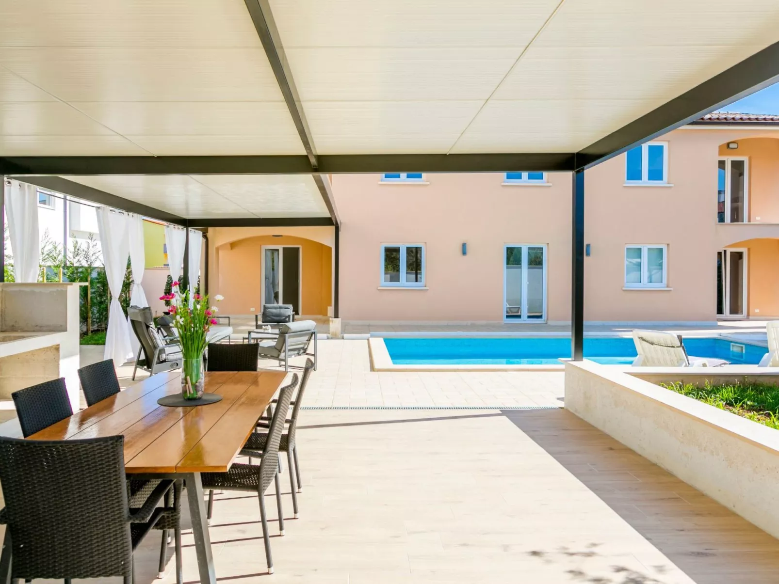 "Suzy" mit privatem Pool-Outside