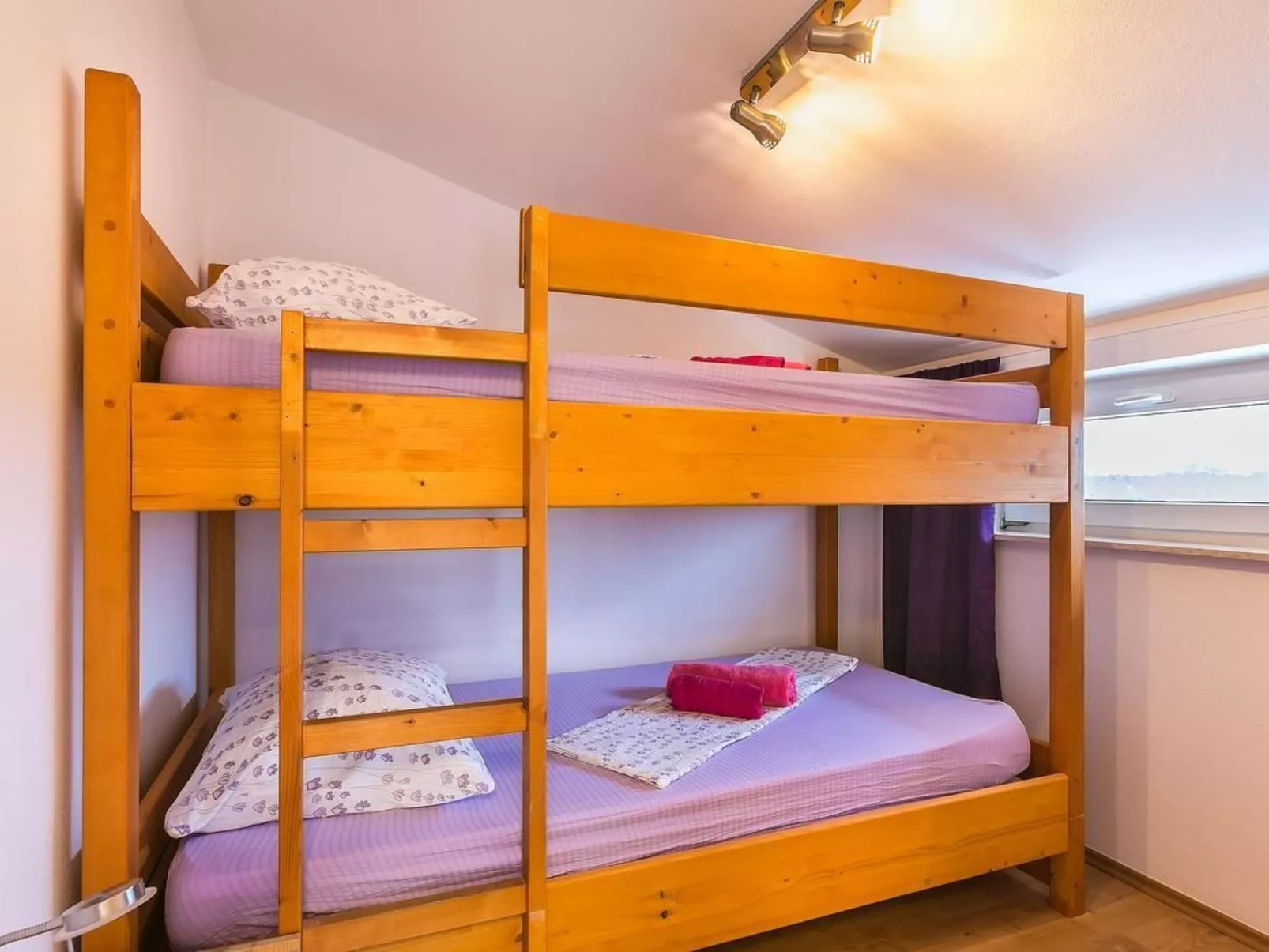 "Borka Kapovica" mit Balkon-Inside