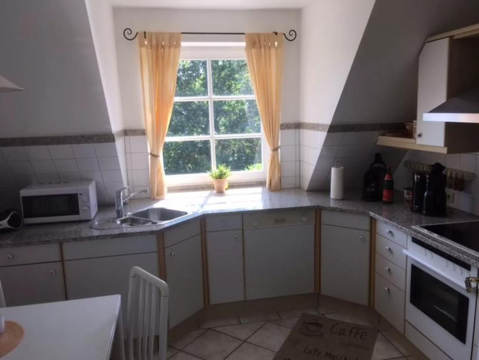 Modernisierte Ferienwohnung mit Balkon-Dedans