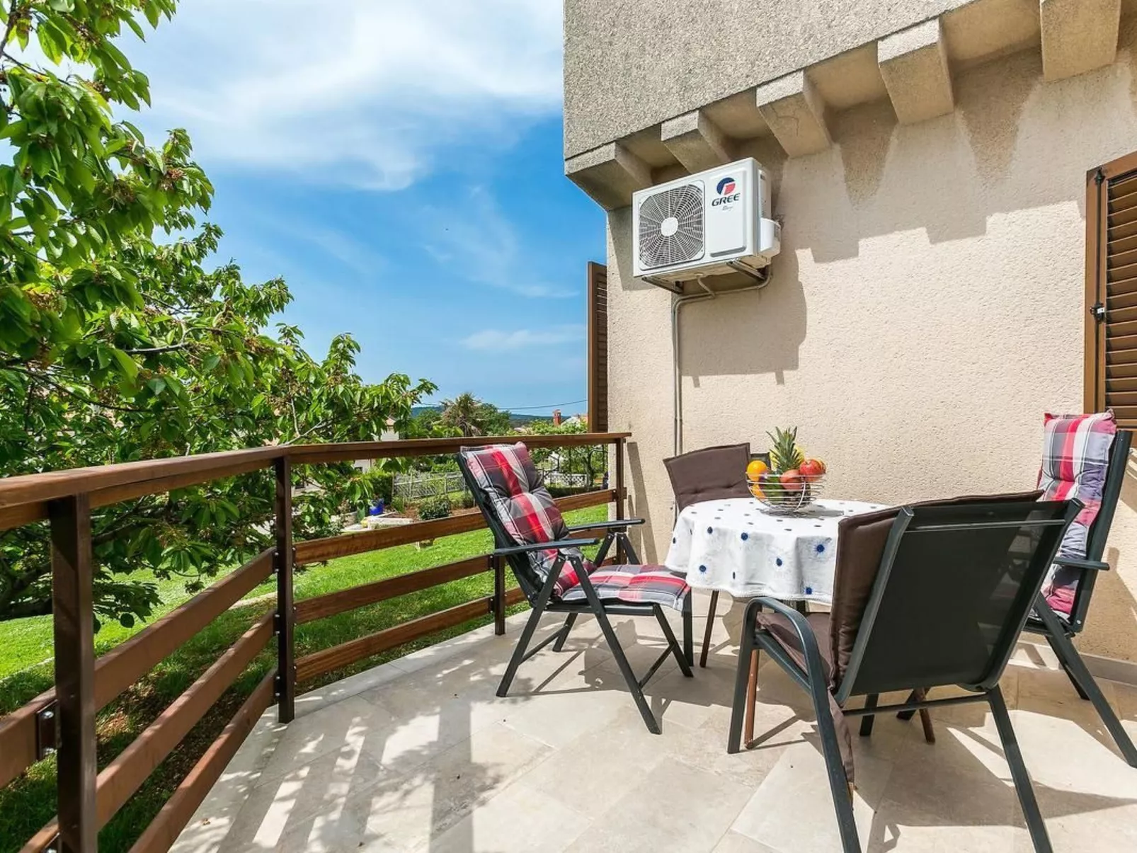 "Elvira" mit Terrasse-Dehors