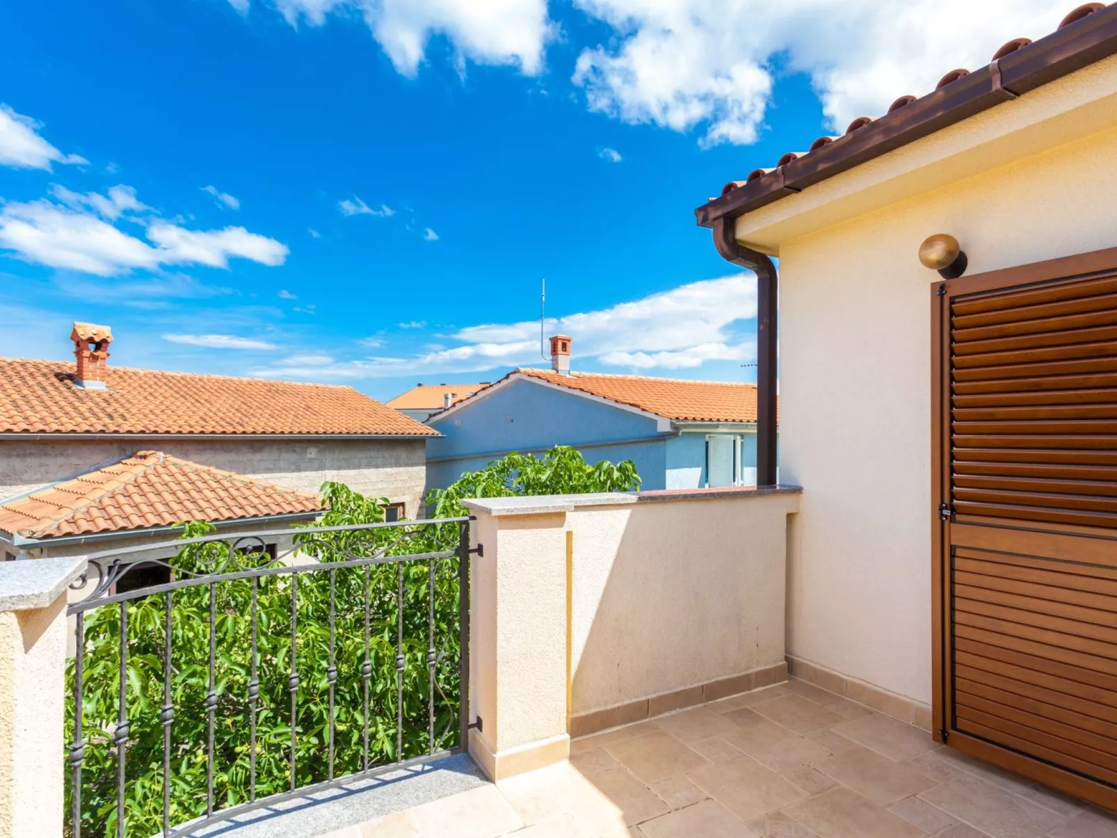 In der Nähe des Meeres, schöne und moderne Wohnung-Image-tags.info