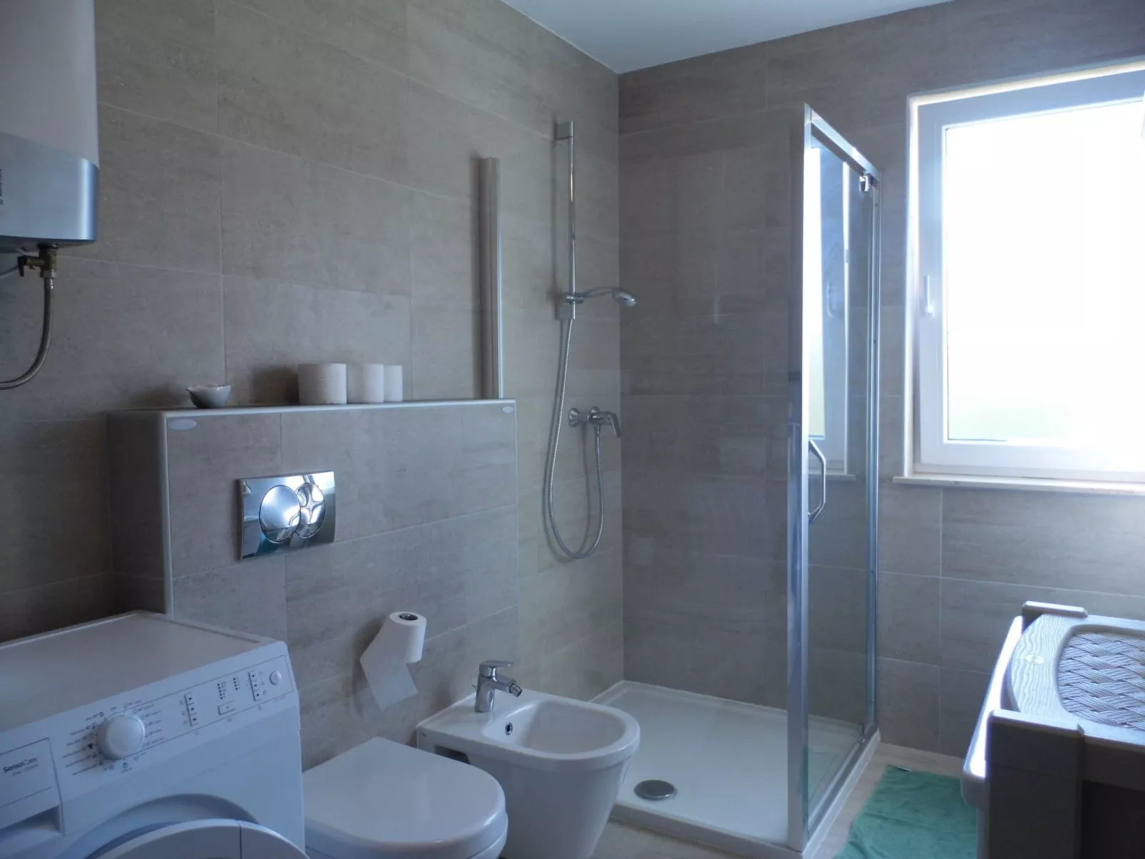 Modernes Apartment mit teilweisem Meerblick-Image-tags.info