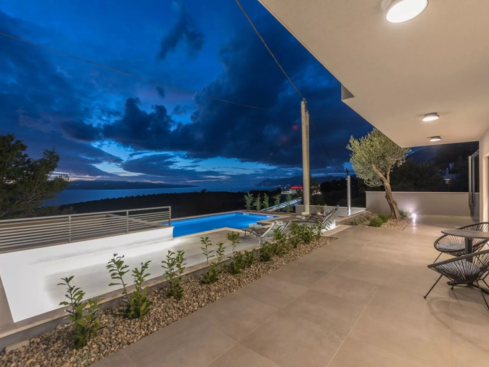 Villa Kuk mit beheiztem Pool-Dehors