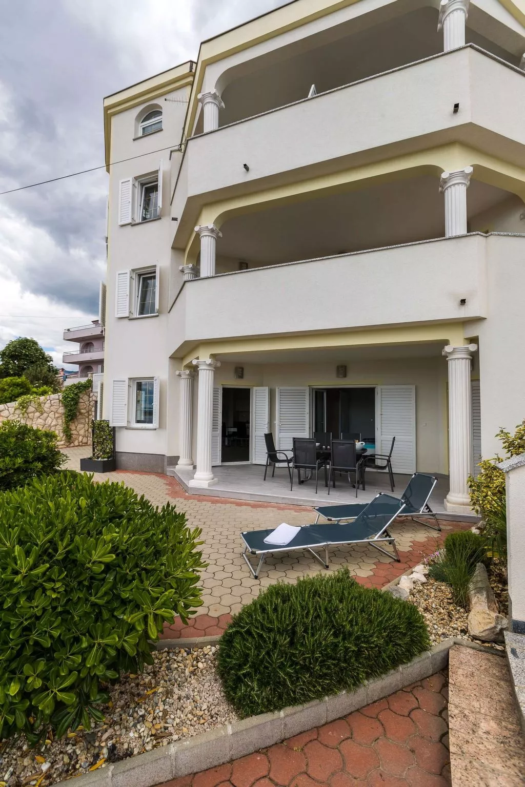 Wohnung mit großer Terasse-Outside