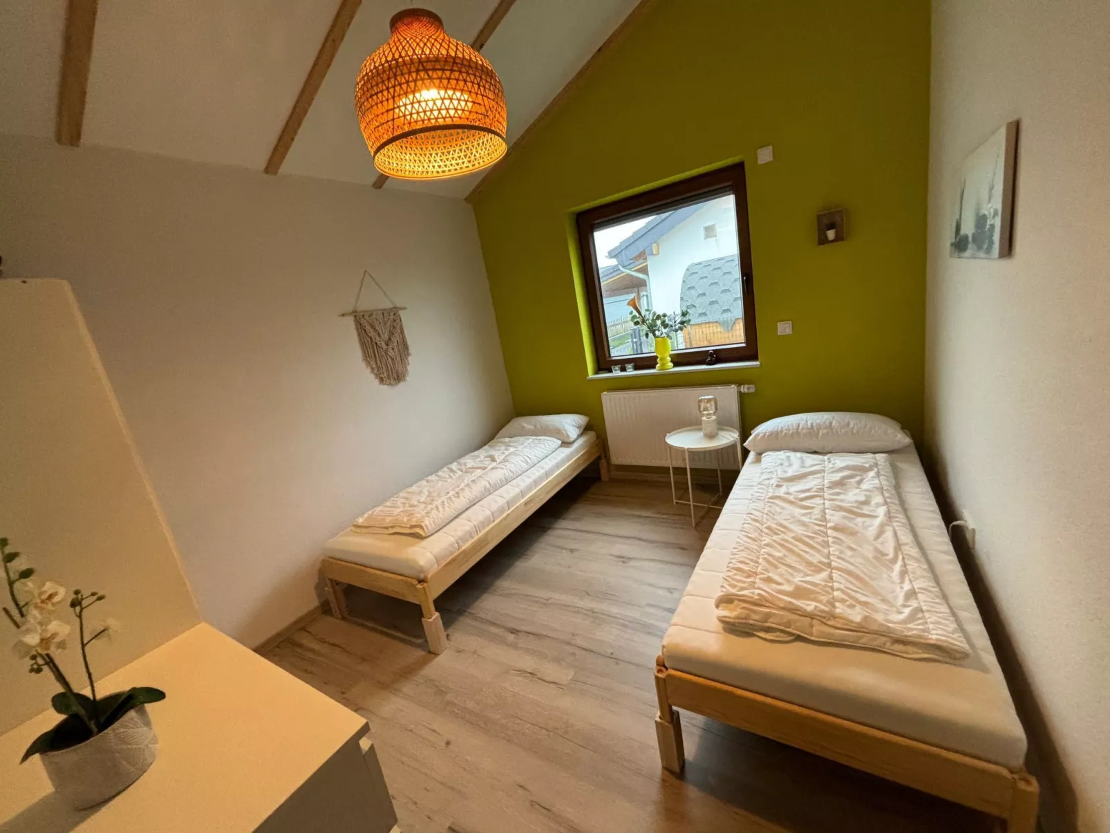 G9 eingezäuntes Haus in Randlage mit Weitblick - Drinnen