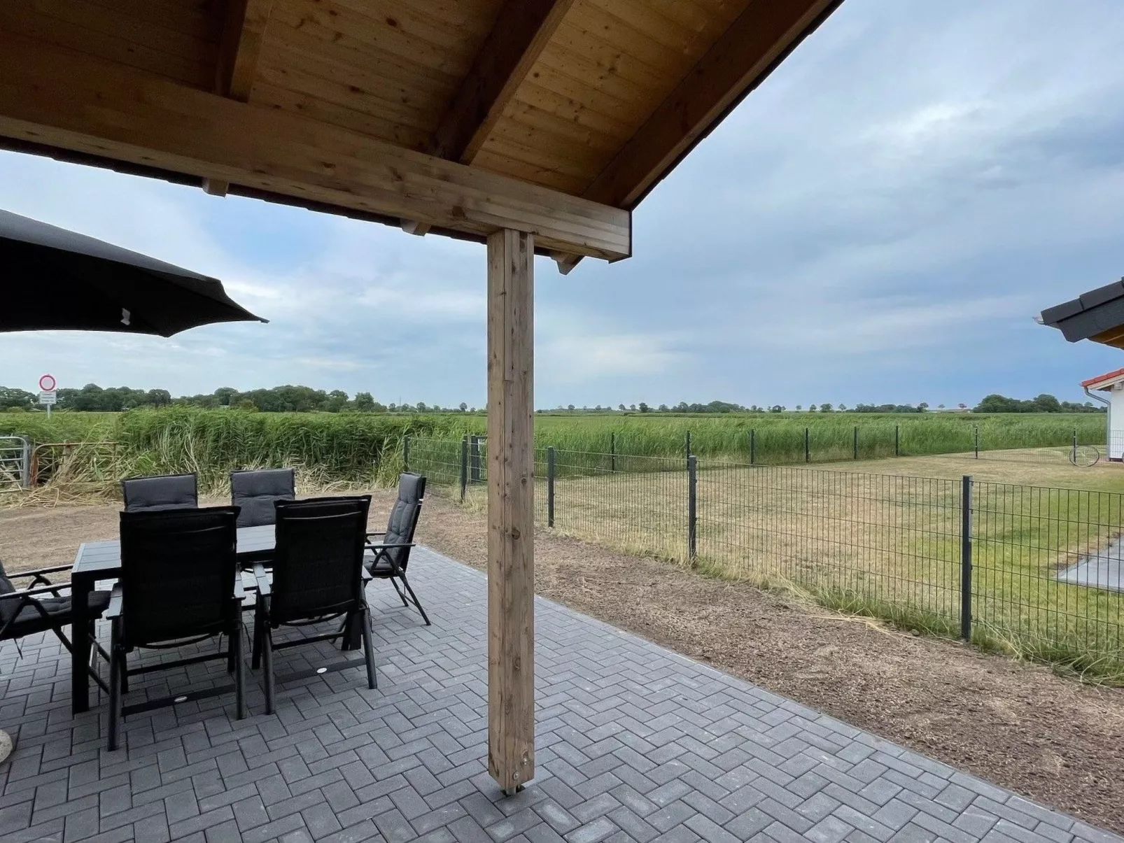 G1 Eingezäuntes Haus mit Kamin in Eckwarderhörne-Draußen