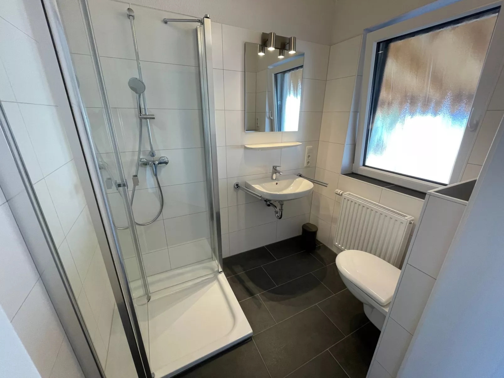 G16 Eingezäuntes Haus mit Terrasse und Garten-Drinnen