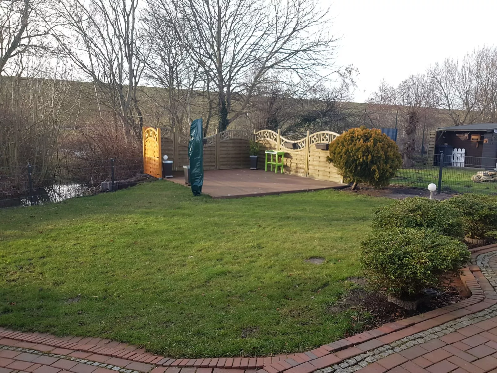 E13 Ferienhaus mit Garten, Terrasse und Deichbli-Outside