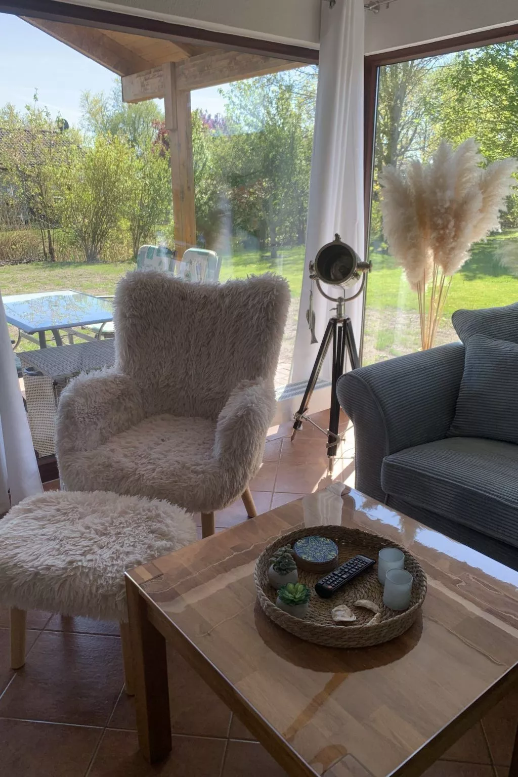 M1 Ferienhaus mit Garten, Terrasse und Carport-Dedans