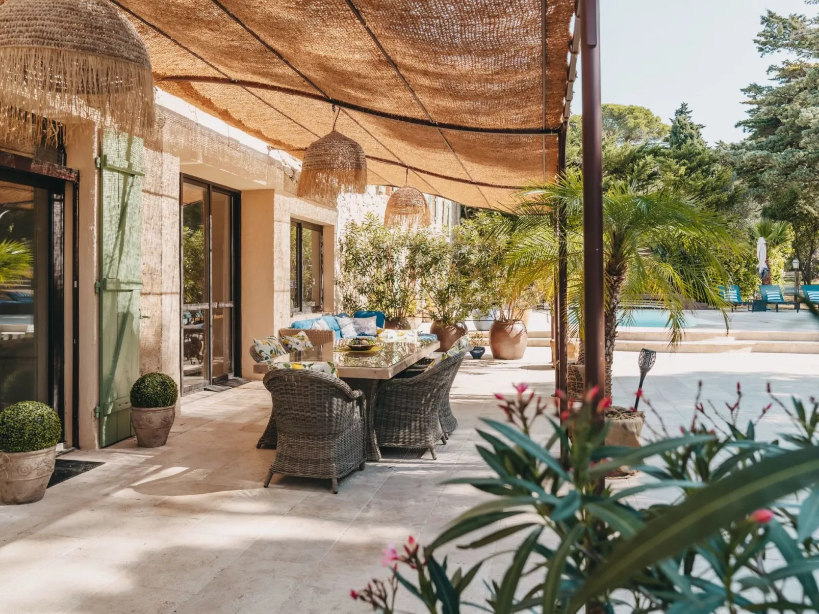 Charmante Ferienwohnung mit Terrasse und Pool-Draußen