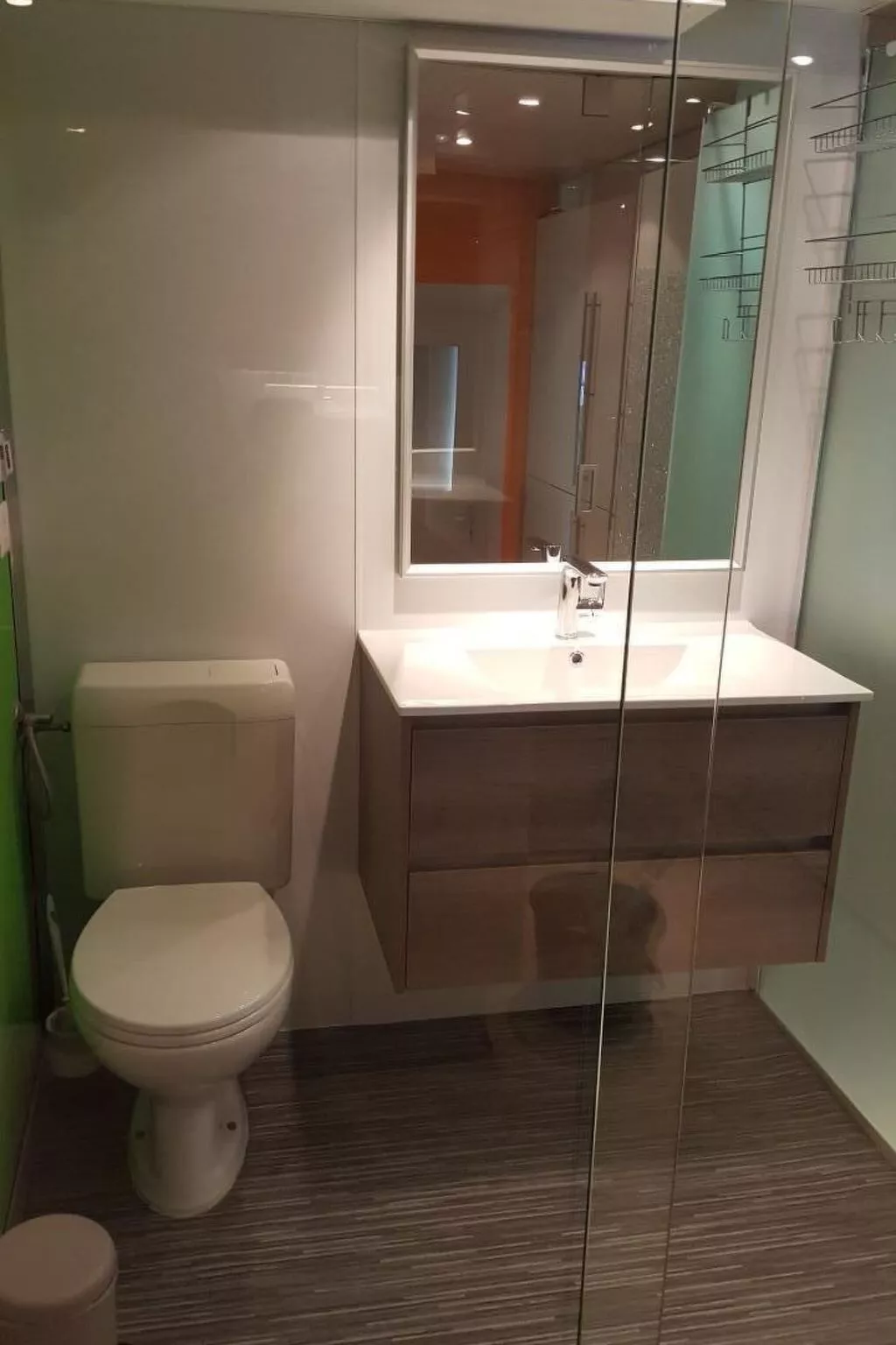 Moderne Ferienwohnung-Dedans