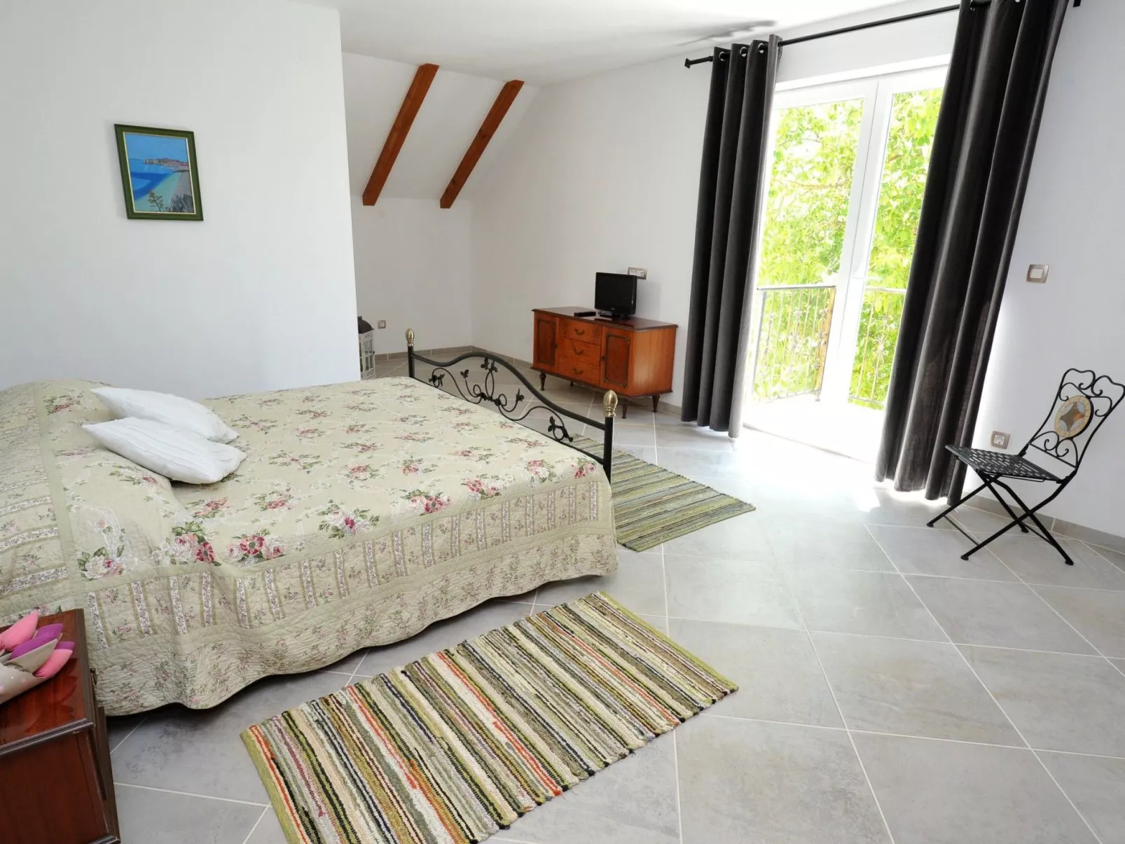 Alleinstehendes Ferienhaus mit Swimmingpool-Dedans