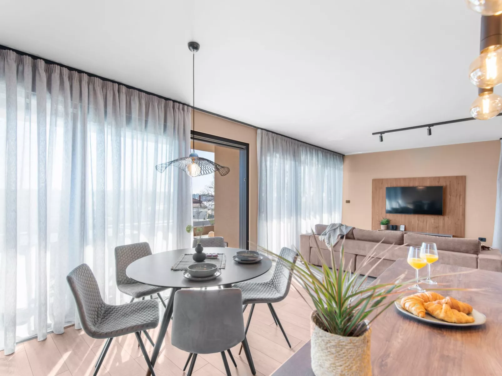 Villa Querchus Penthouse 8 partment mit Jacuzzi-Drinnen